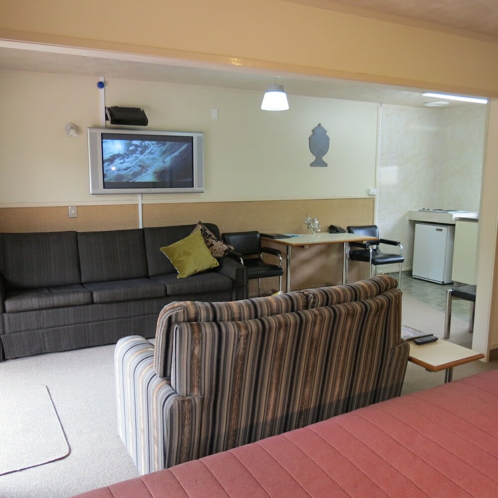 Фото Beetham Park Motel