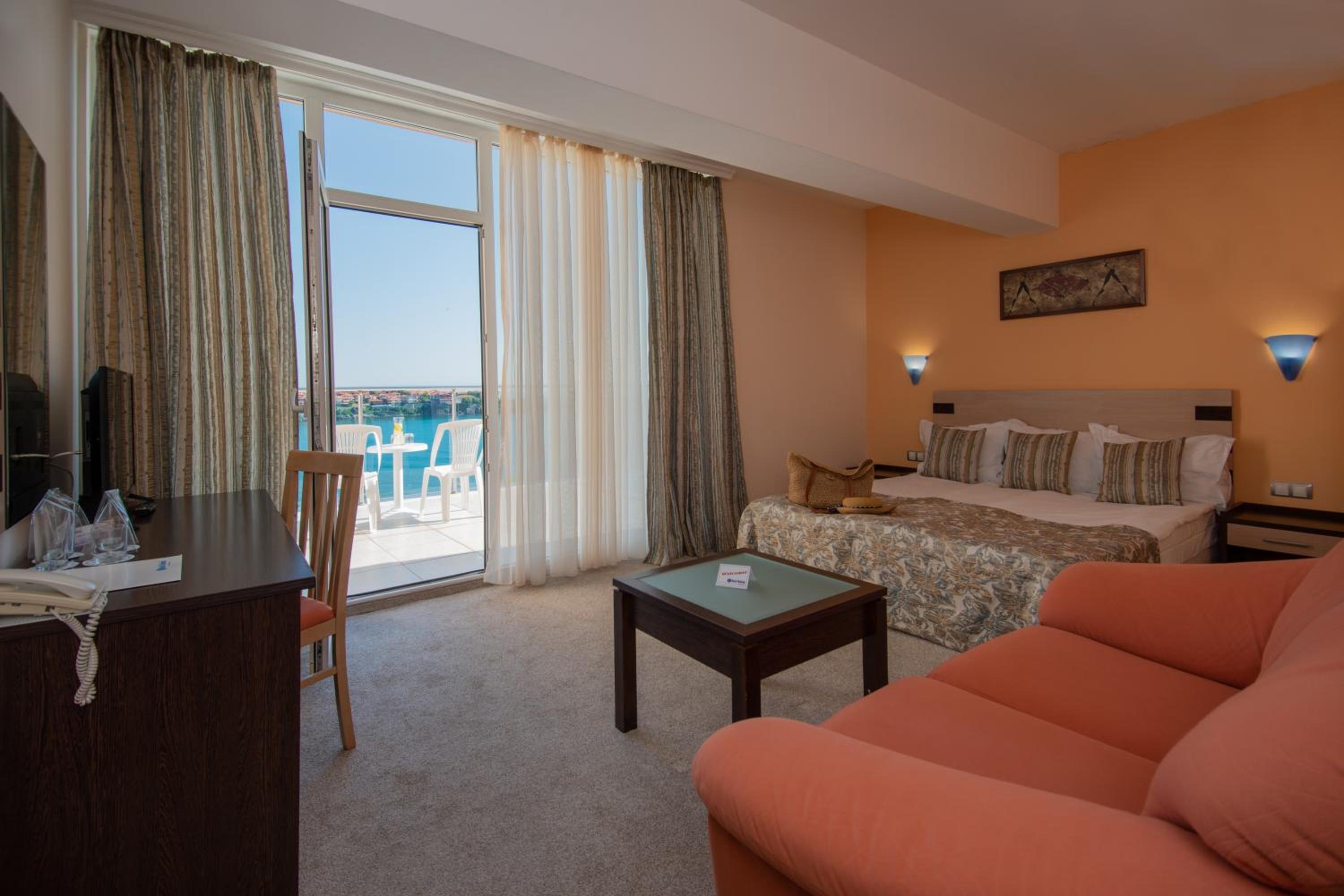 Фото Селена