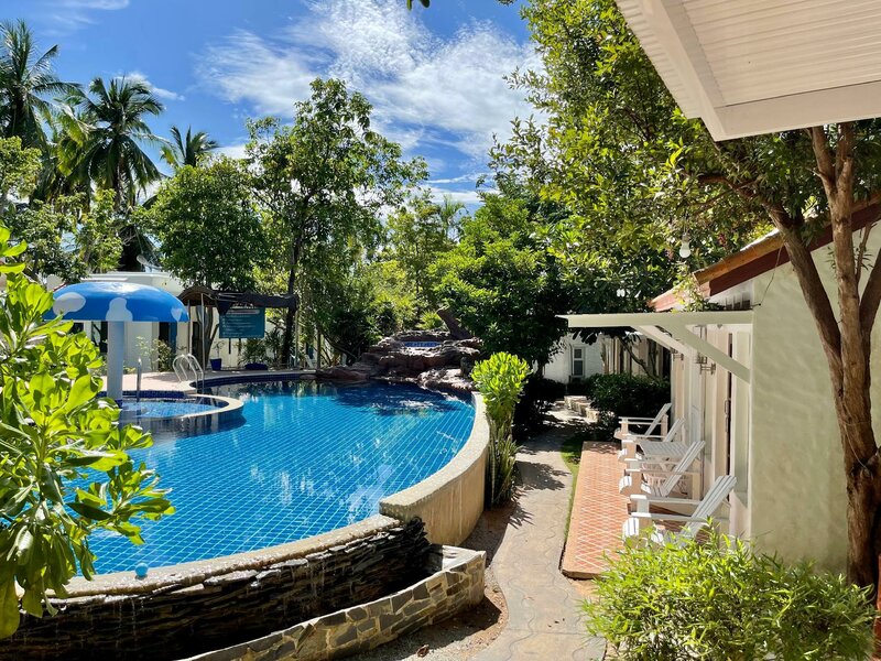 Гостиница Baan Montra Beach Resort