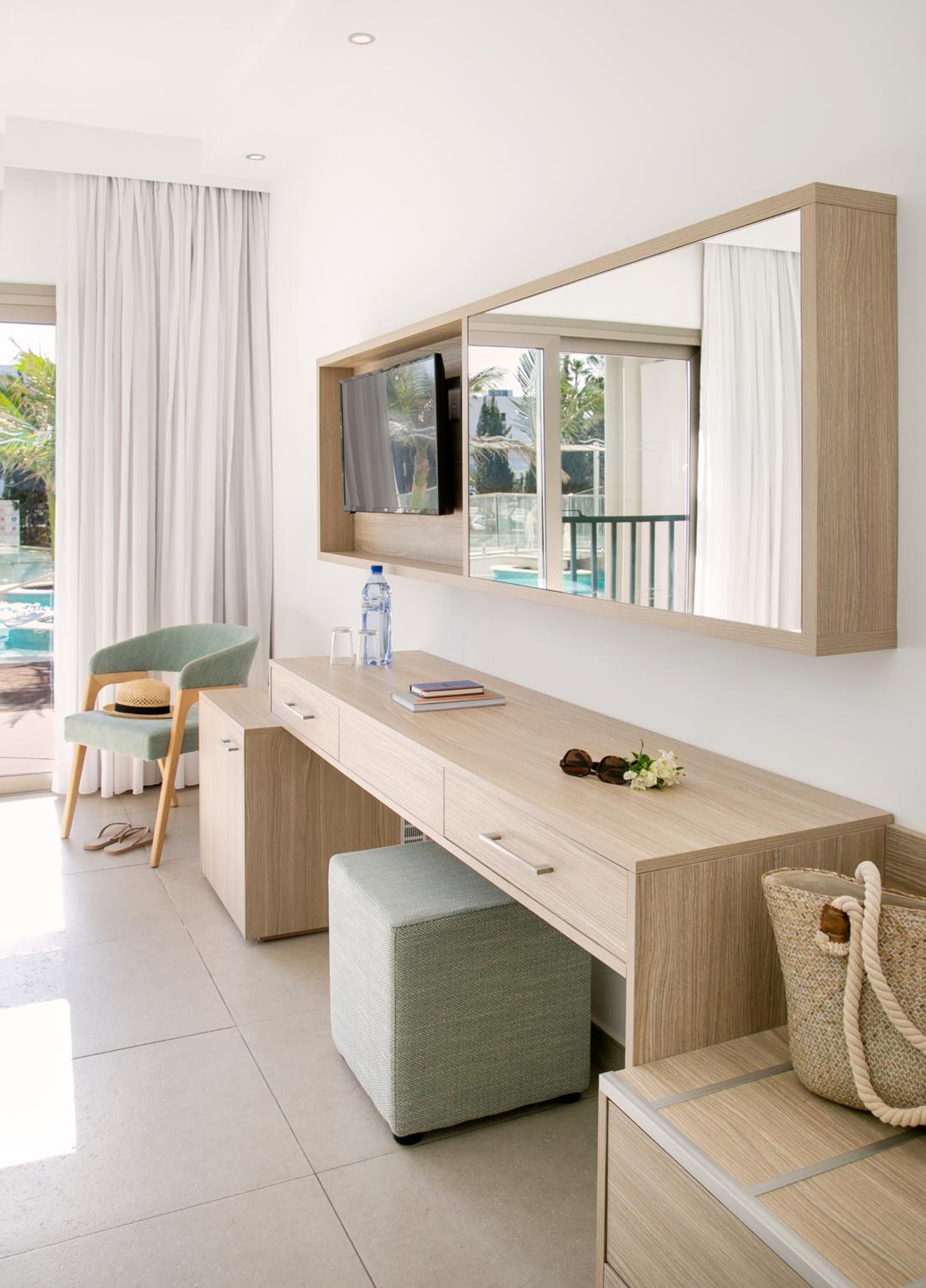 Фото Asterias Beach Hotel