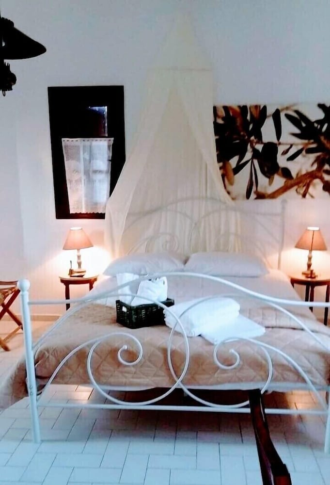 Фото Charouda Stone Tower