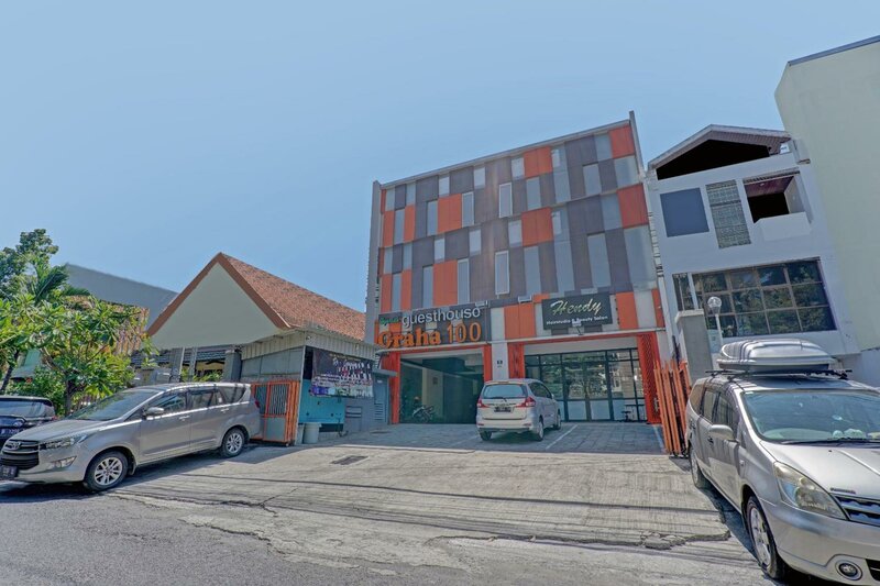 Гостиница Super Oyo 3905 Graha 100 Guest House Syariah в Сурабае