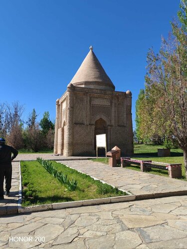 София Лореннің жалаңаш кеудесі