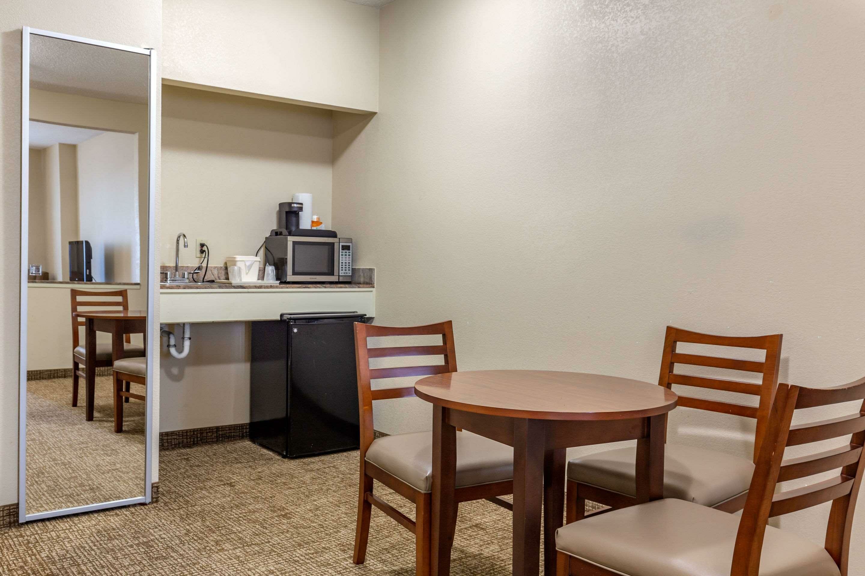 Фото Comfort Suites Raleigh Walnut Creek