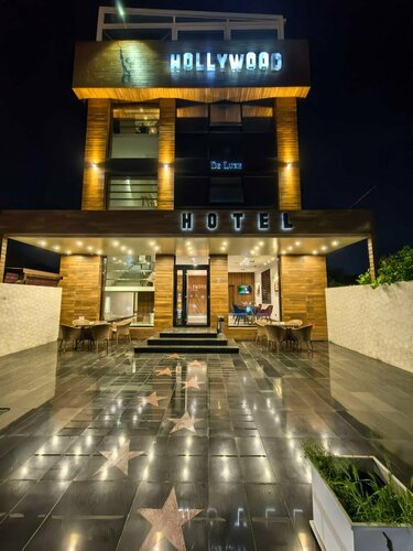 Внешний вид отеля Hollywood De Luxe в Краснодаре, фото 1