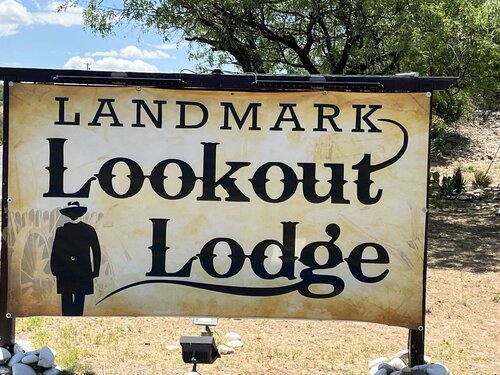 Гостиница Landmark Lookout Lodge