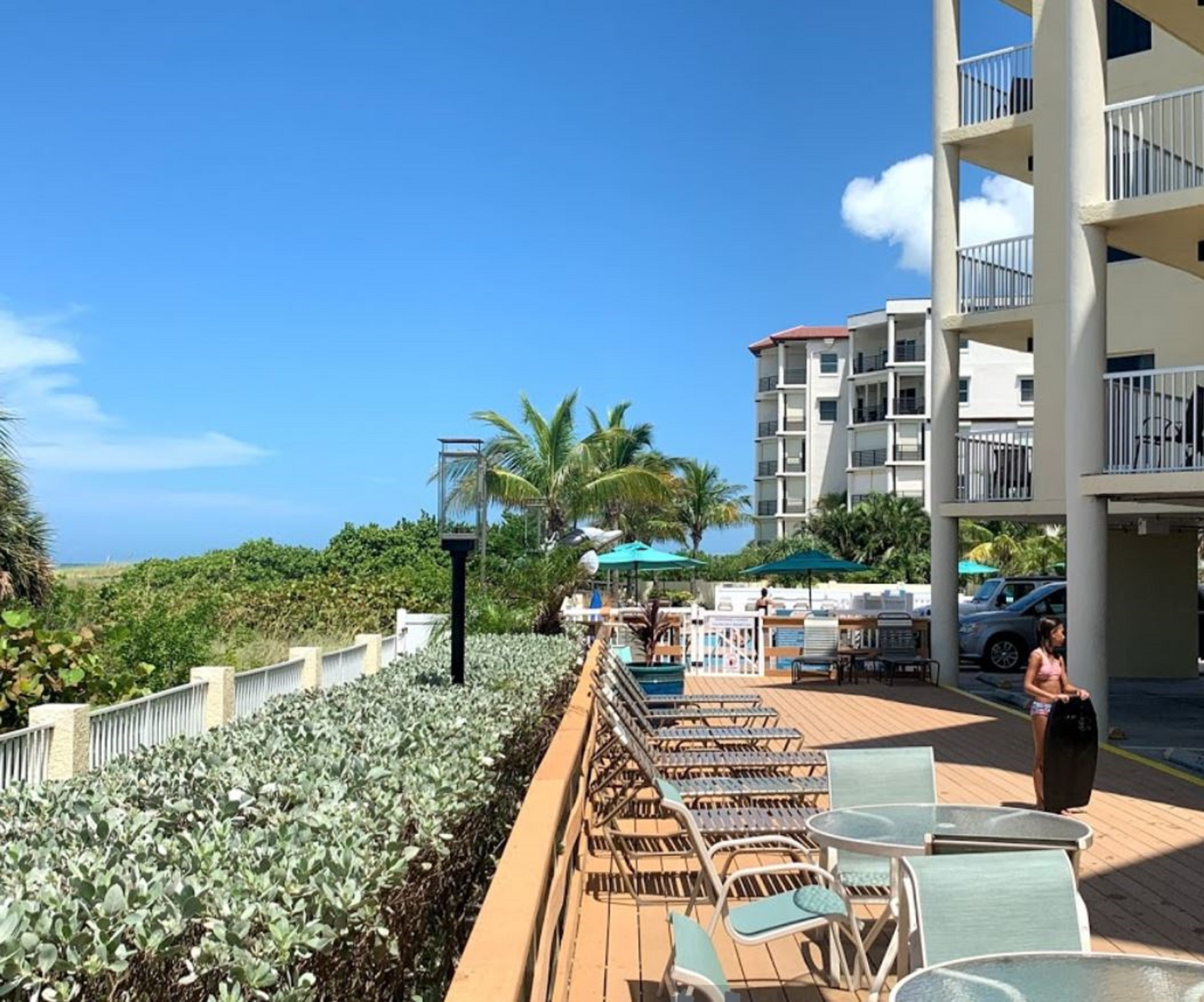 Фото Sunset Vistas Two Bedroom Beachfront Suites