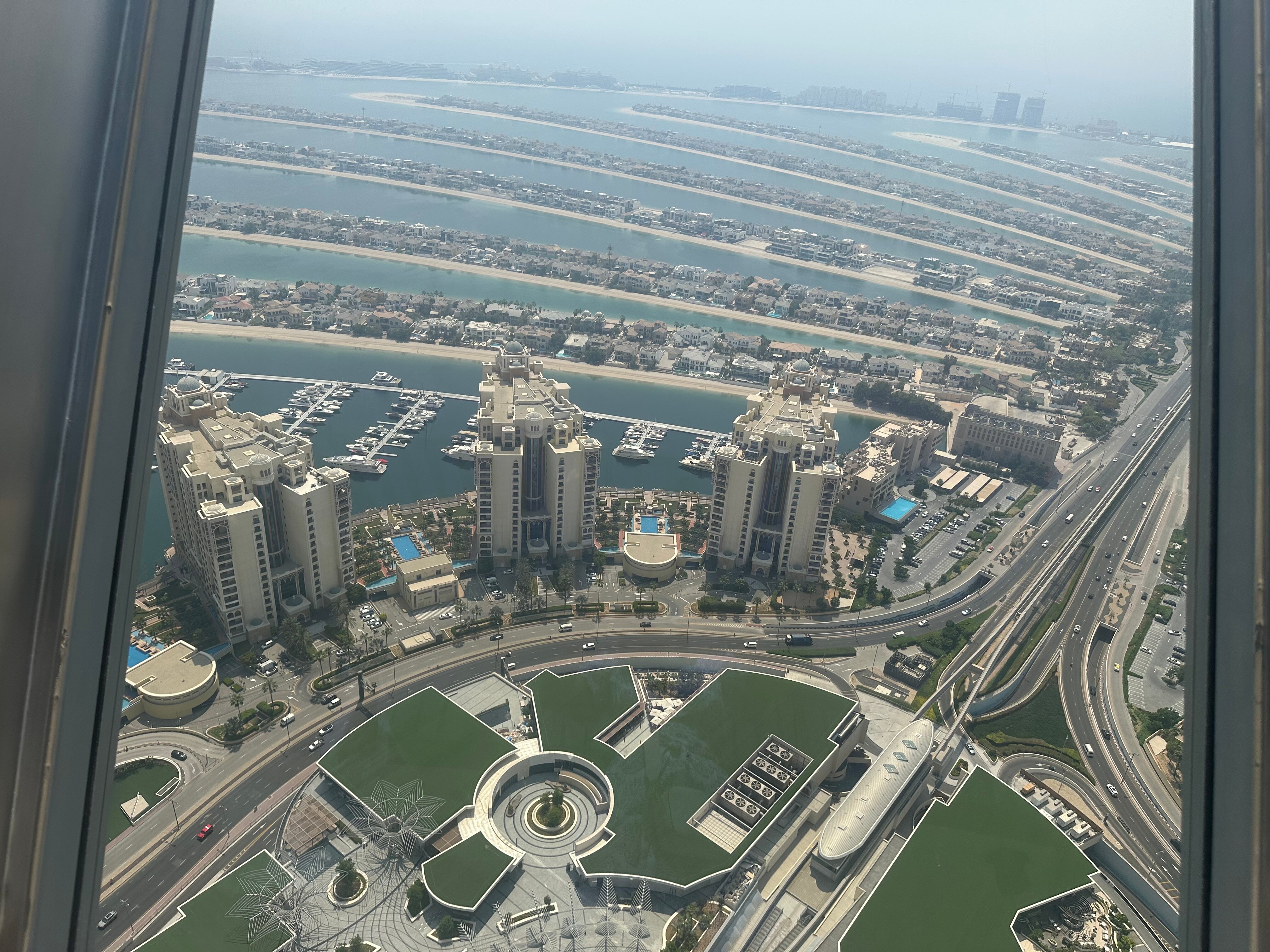 Фото Th8 Palm Dubai Beach Resort by IHG Dubai