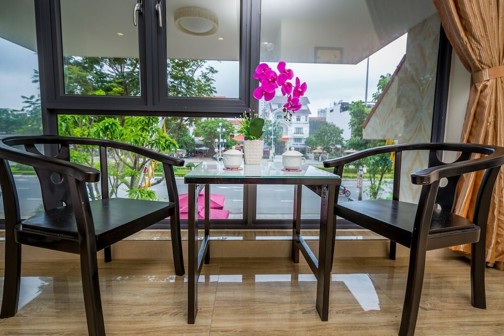 Фото La Maison Da Nang Beach