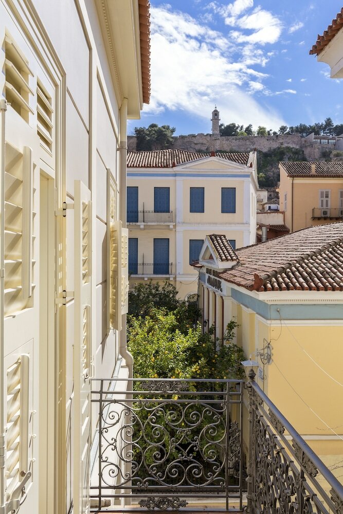 Фото 3Sixty Hotel & Suites