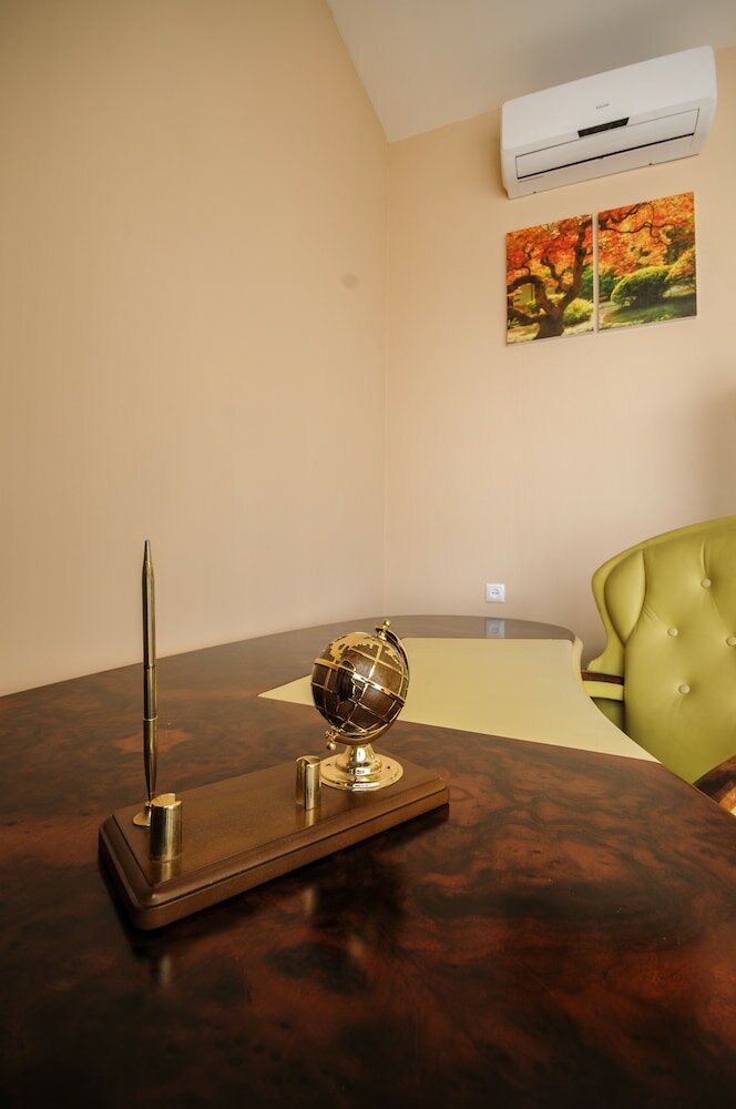 Фото London Palace Tbilisi