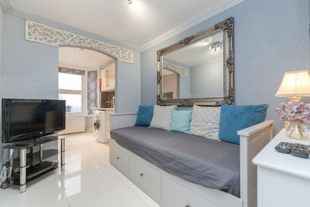 Фото Watford General Suites