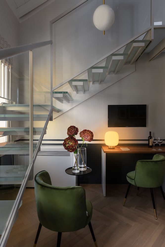 Фото Velvet Grey Boutique Hotel