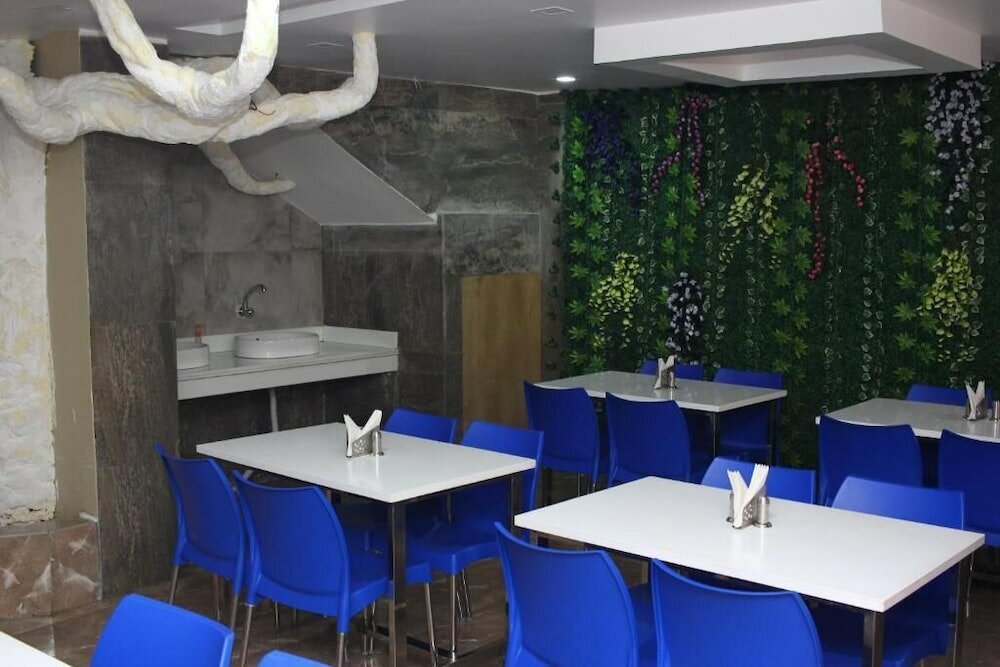 Фото Hotel Shreemoyee Inn