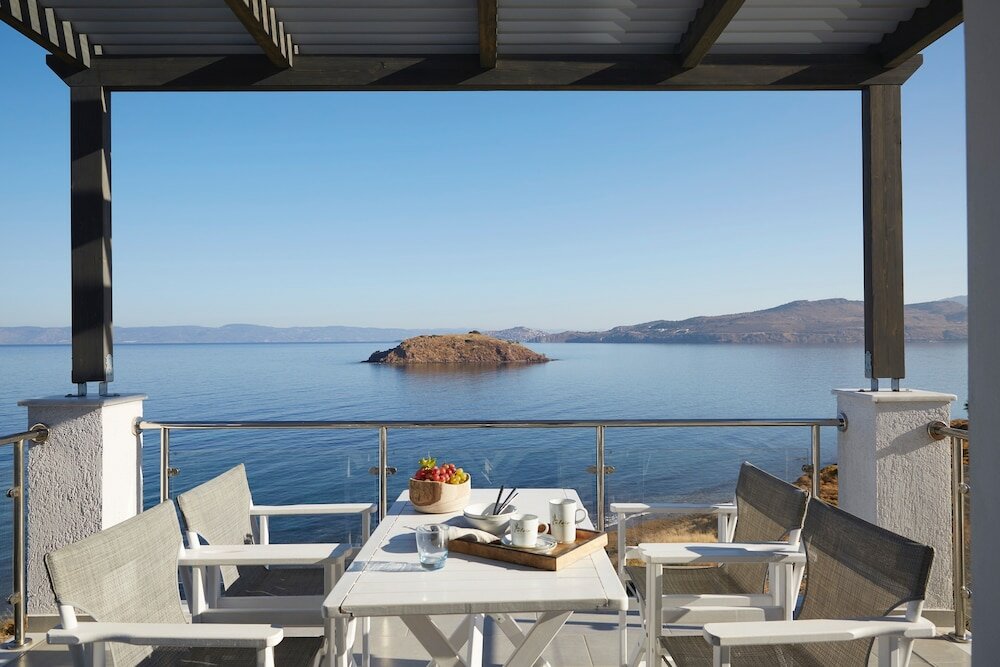 Фото Eleia Seafront Rooms & Villas