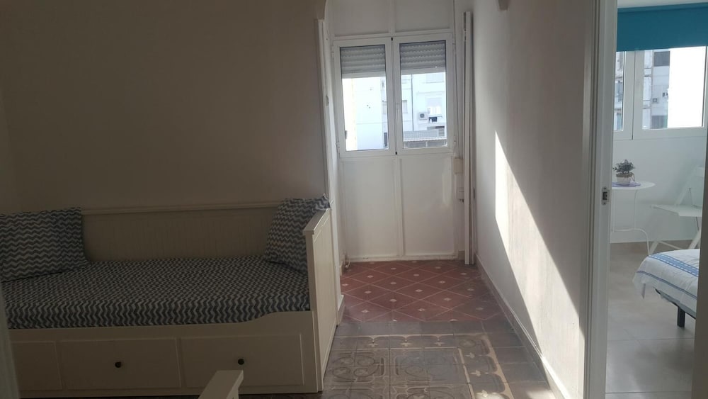 Фото Oyo Guest House Ruzafa