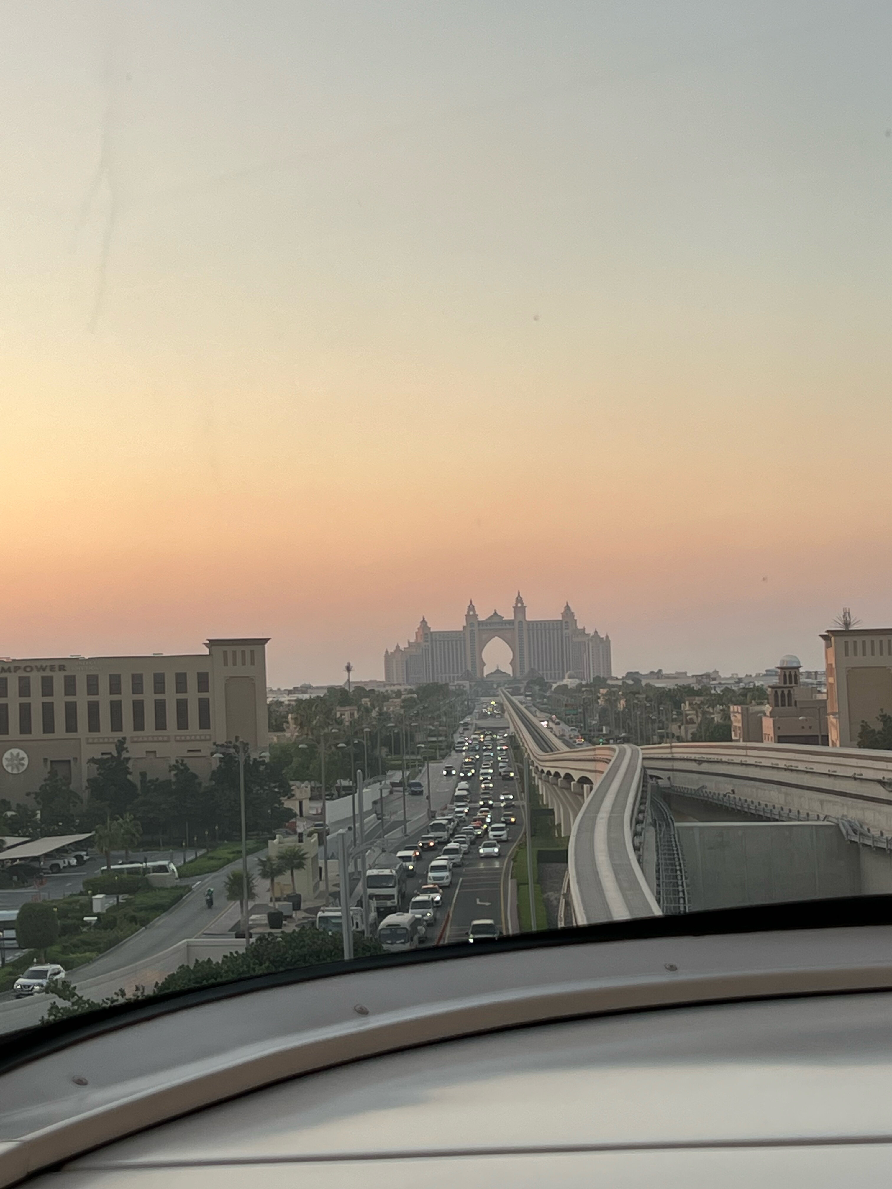 Фото Holiday Inn Express Dubai Jumeirah