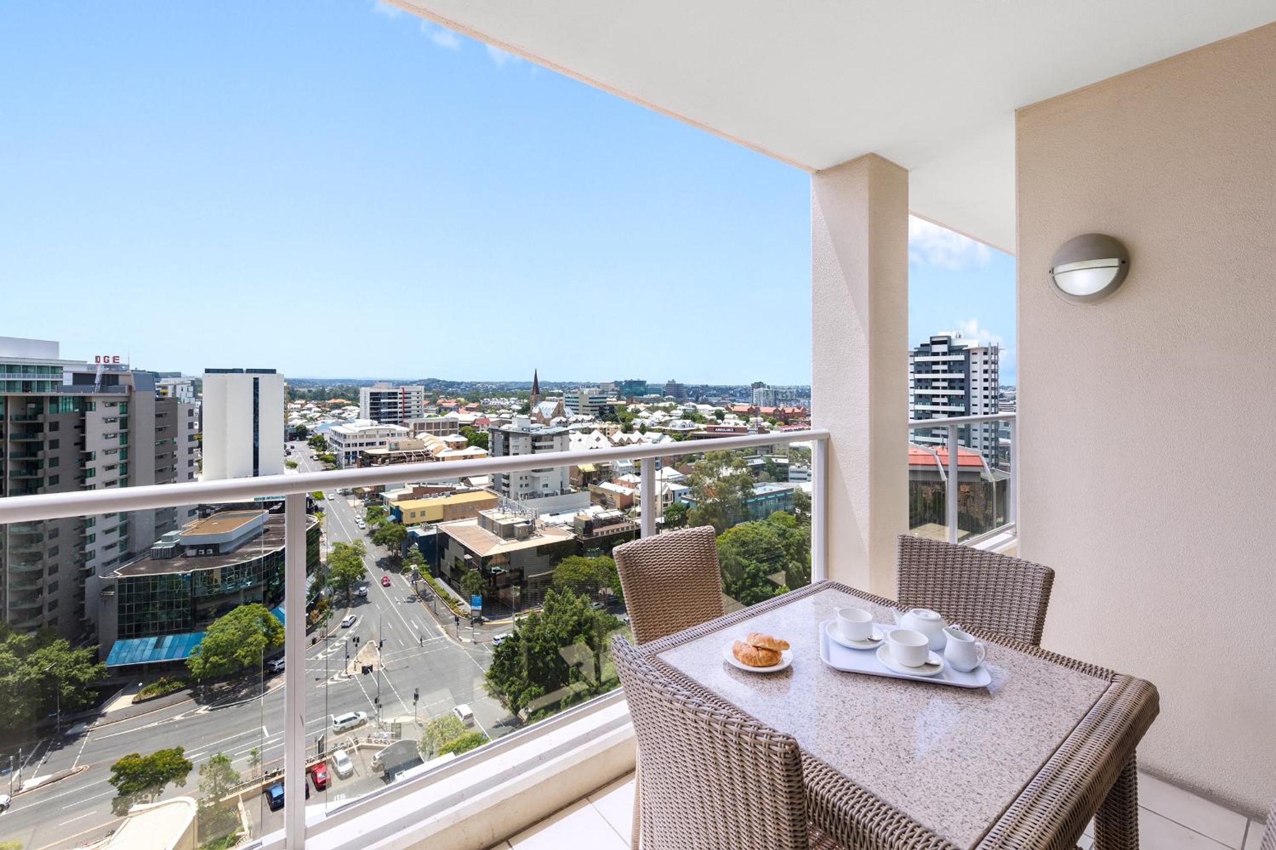 Фото Oaks Brisbane Lexicon Suites
