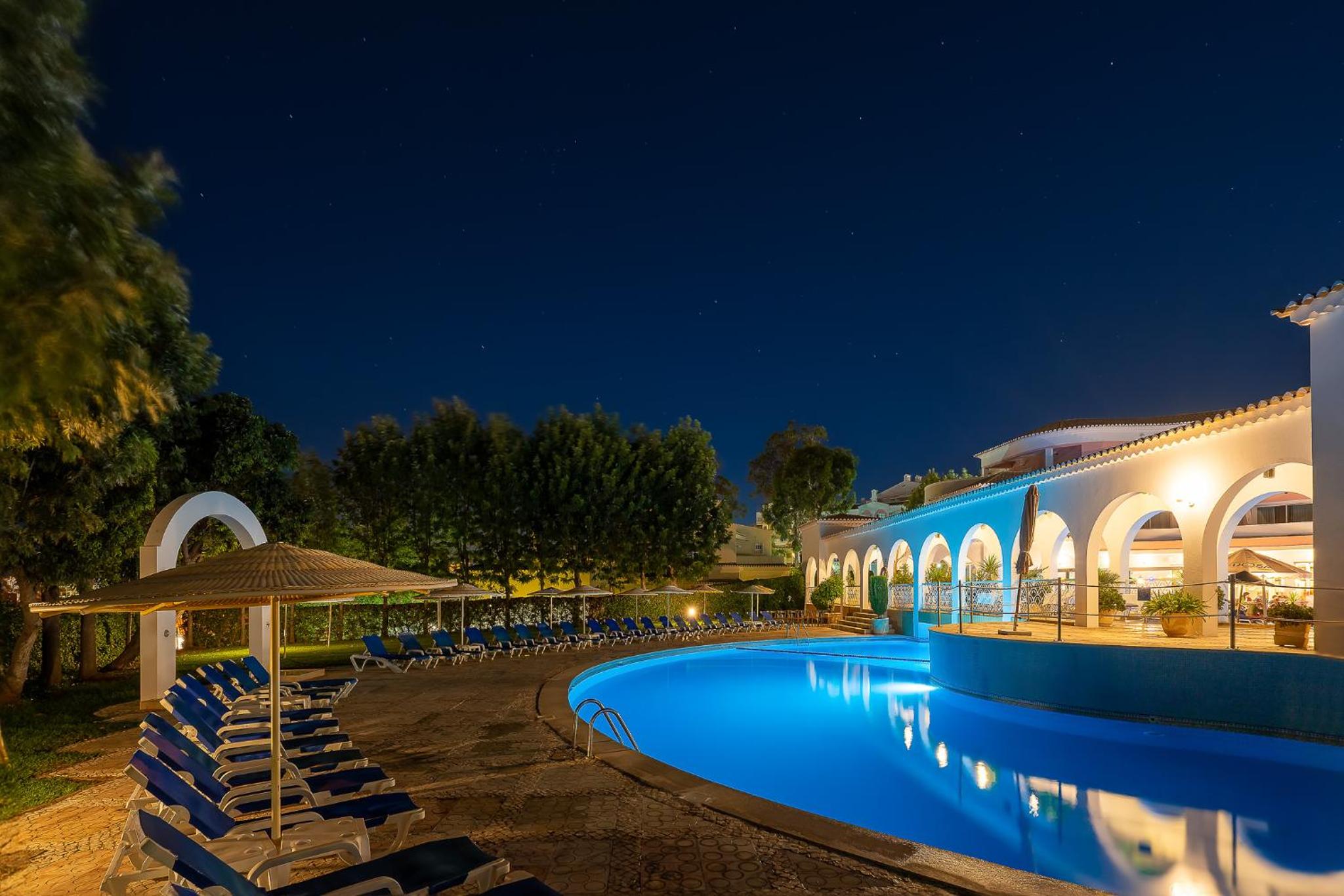 Фото Apartamentos Turísticos Clube Vilarosa