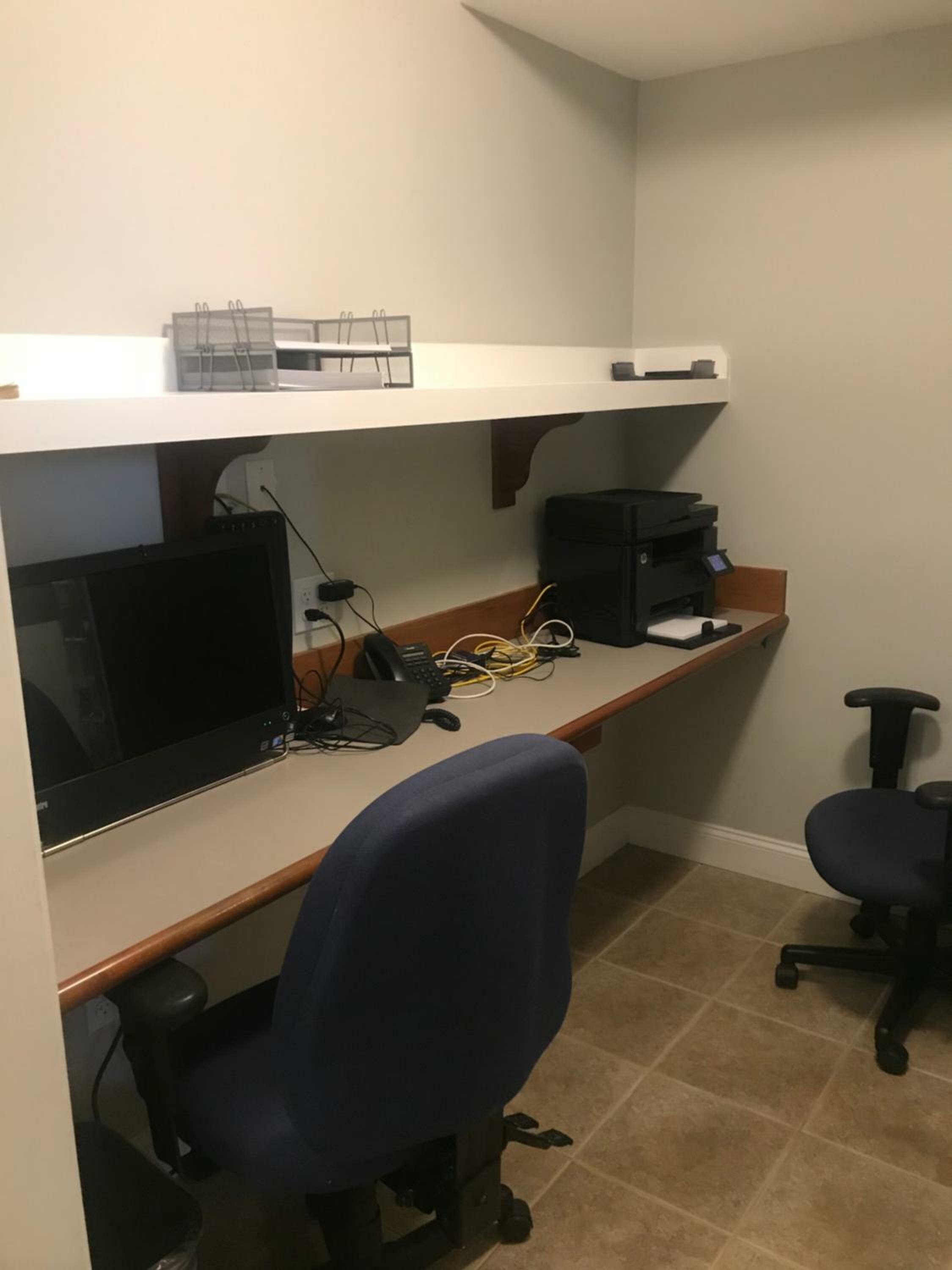 Фото Crescent Suites Hotel