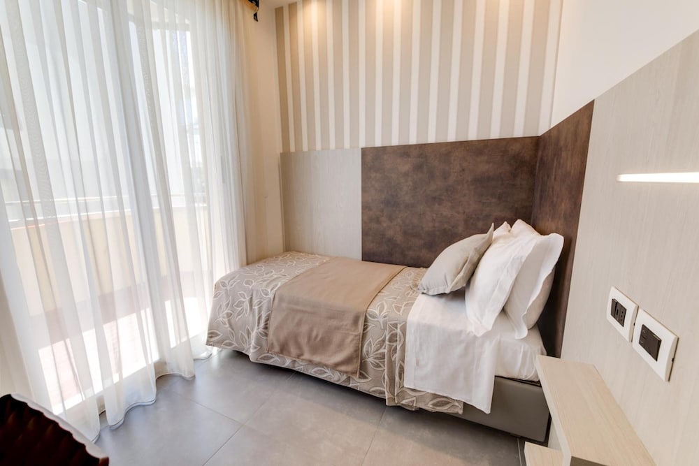 Фото Hotel Cavour Cesenatico