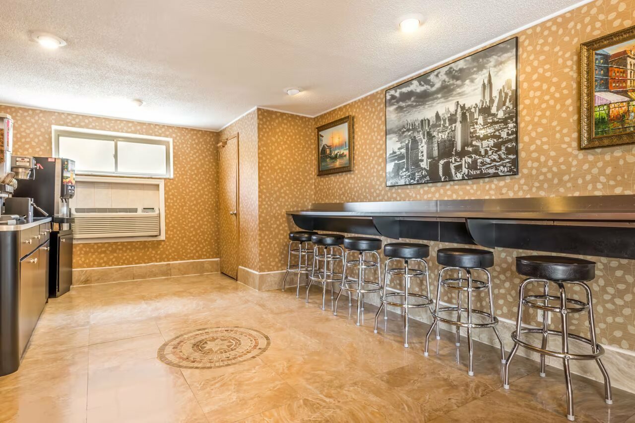 Фото Super 8 by Wyndham North Bergen NJ NYC Area