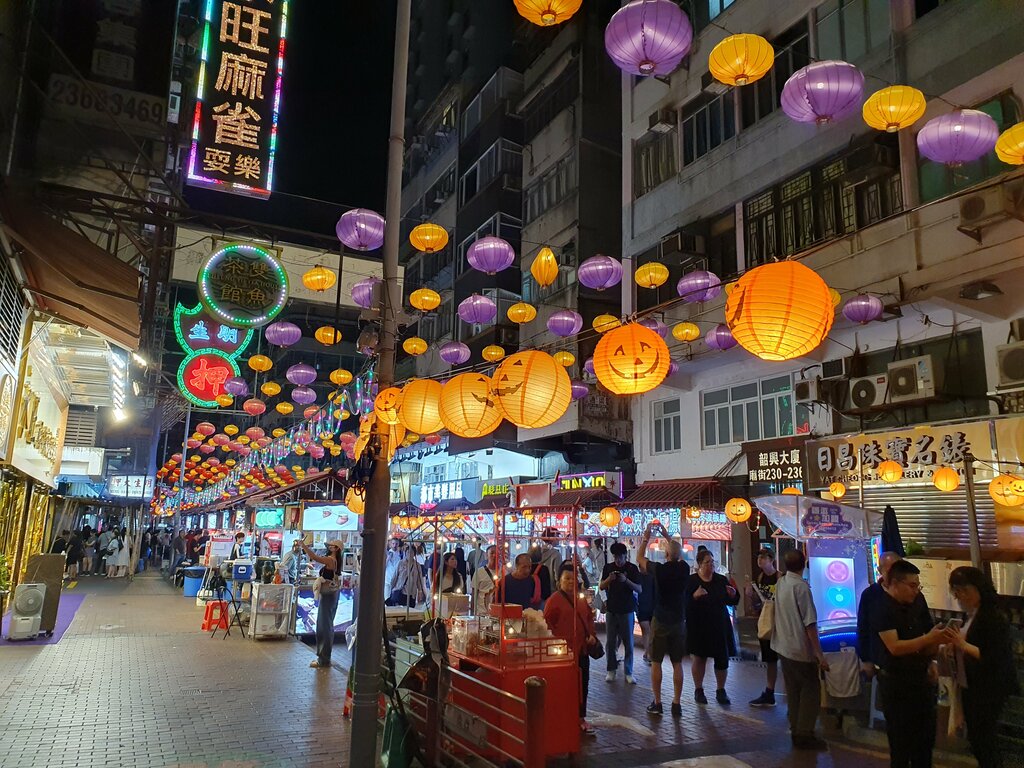 Landmark, attraction Temple Street Night Market, Kowloon, photo
