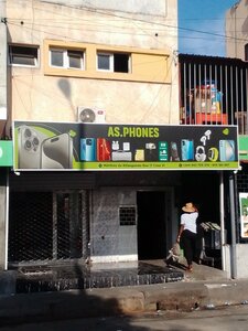 Loja de telemóveis (Luanda, Rua 17), items for mobile phones