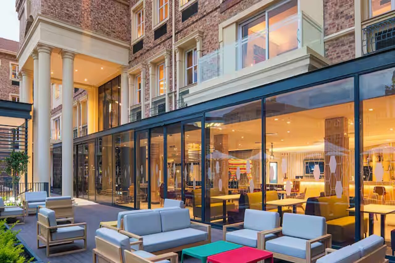 Фото Hampton by Hilton Sandton Grayston