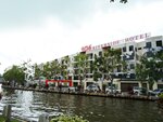 906 Riverside Hotel