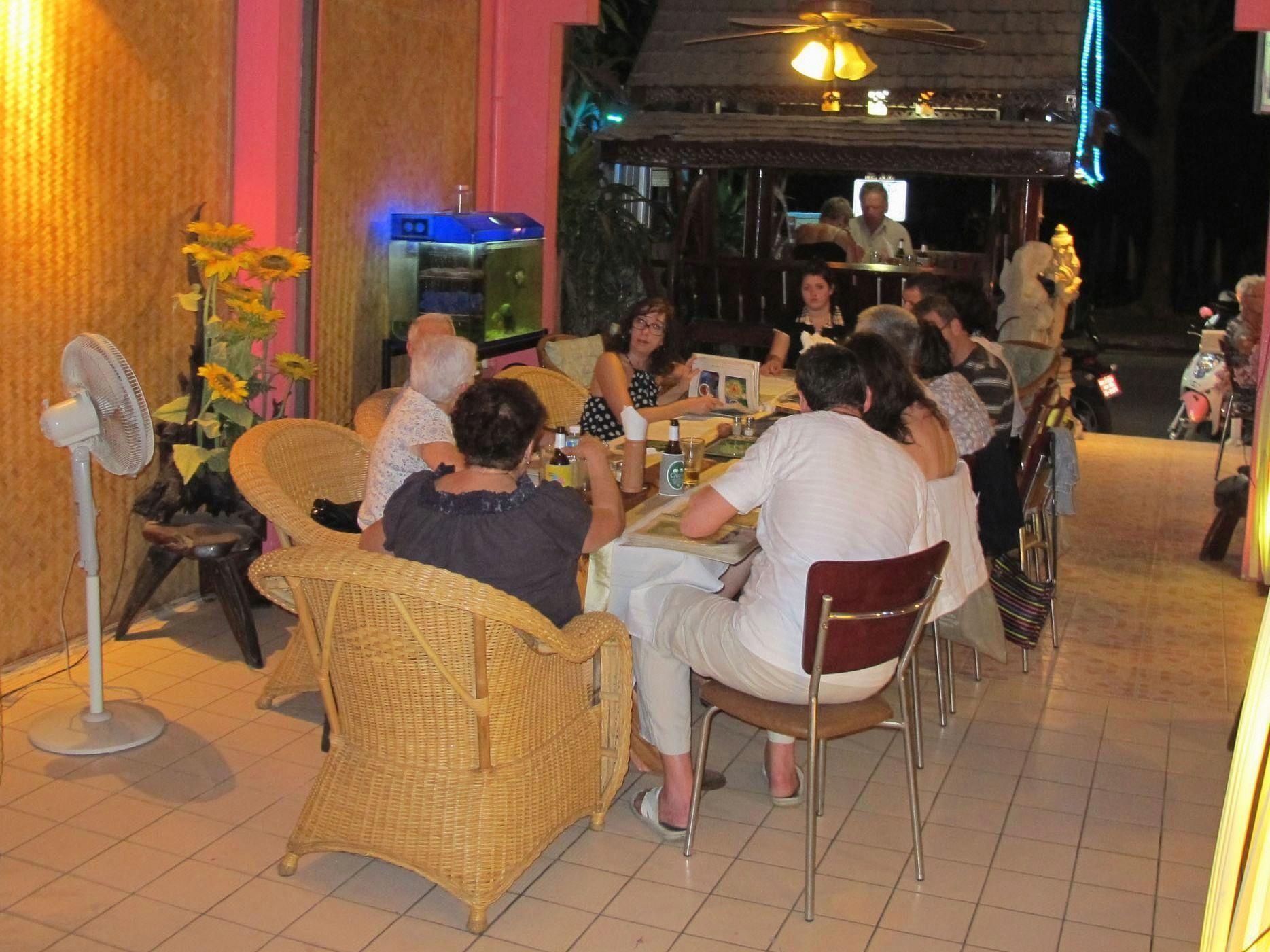 Фото Beachfront Hotel Cha Am