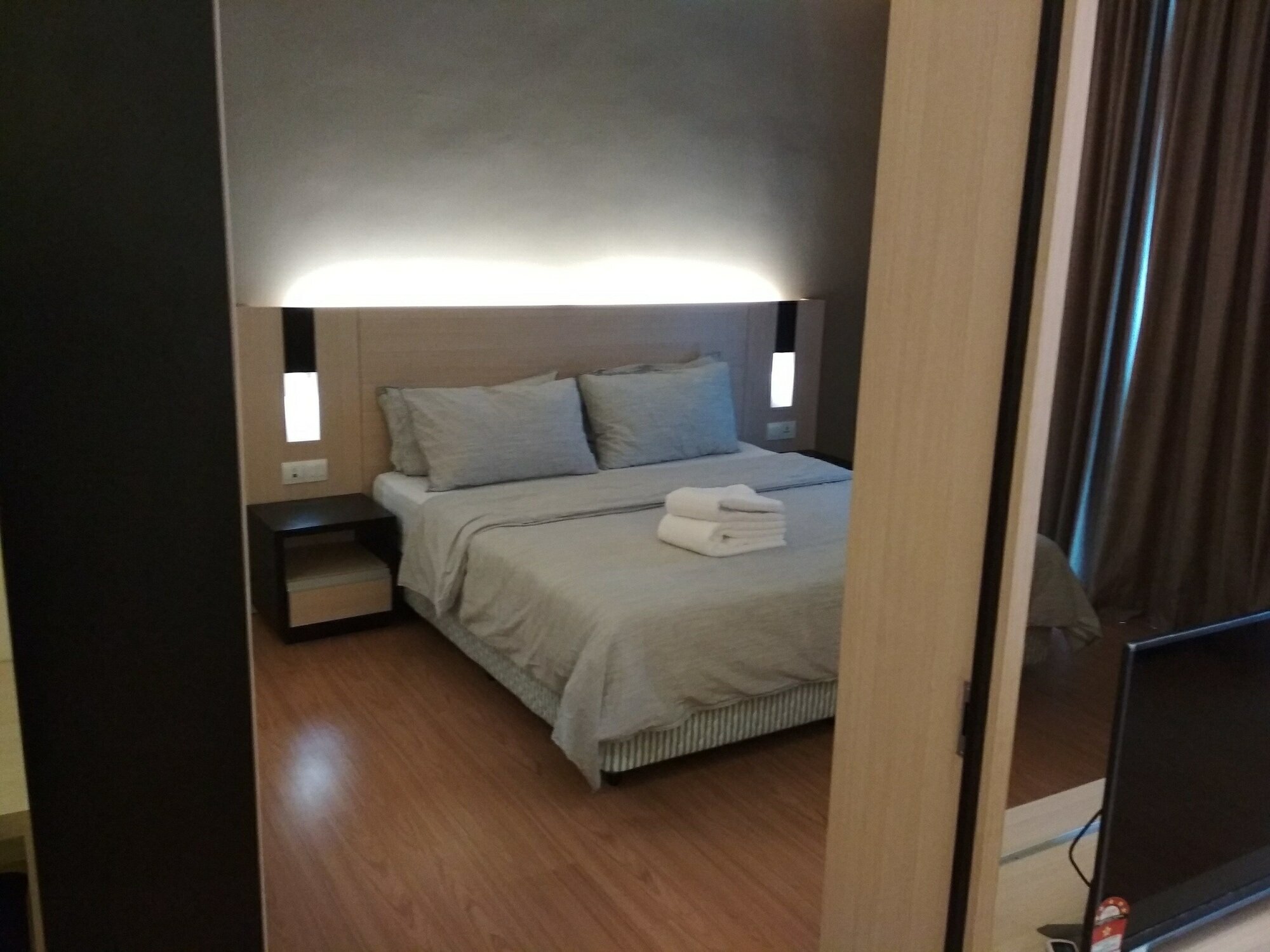 Фото Queens Service Suite at Swiss Garden Residences