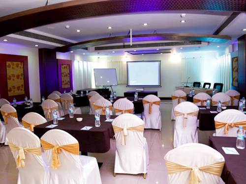 Фото Hotel Abhimaani Vasathi