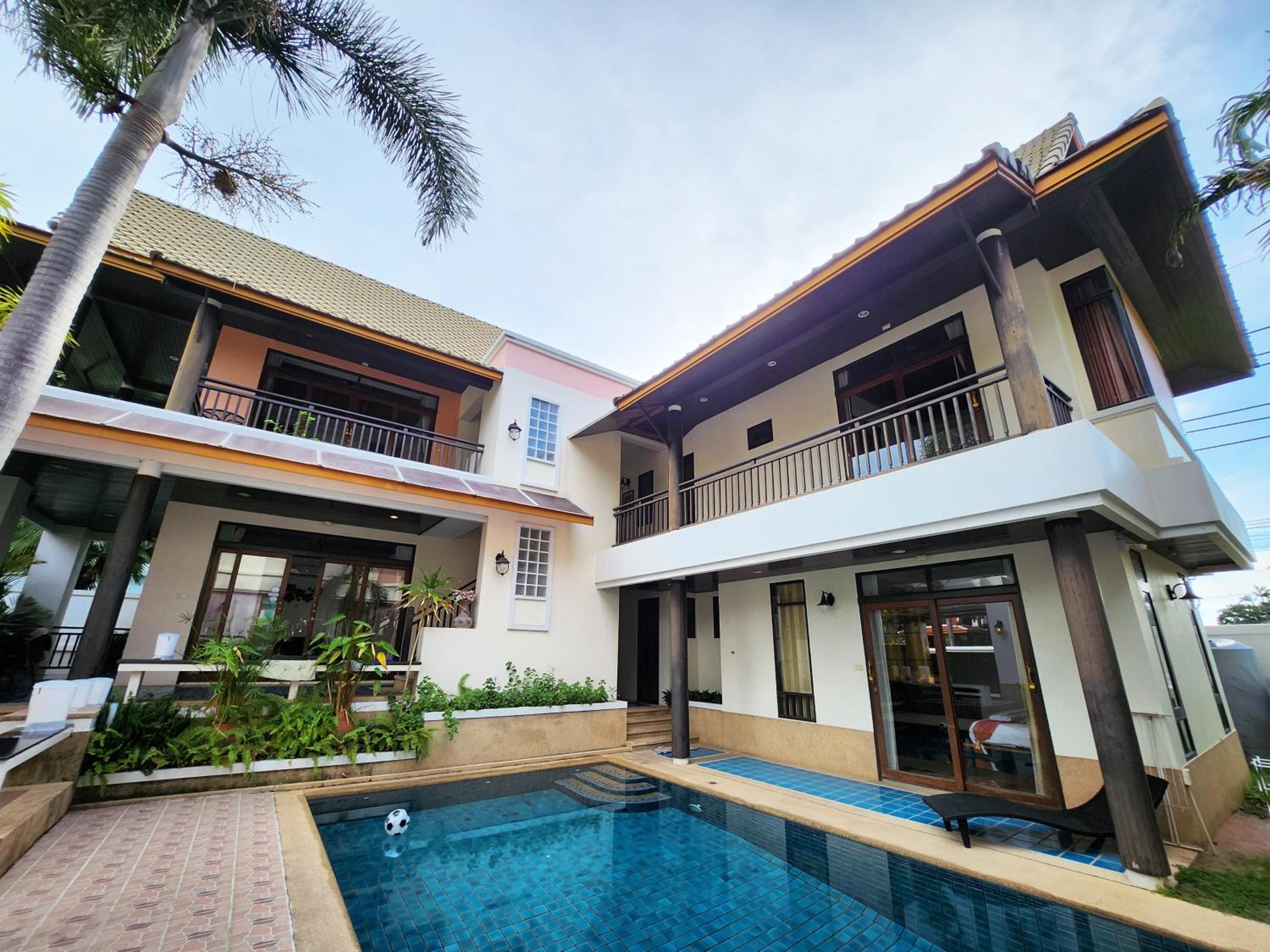 Фото Punnapha Pool Villa Pattaya