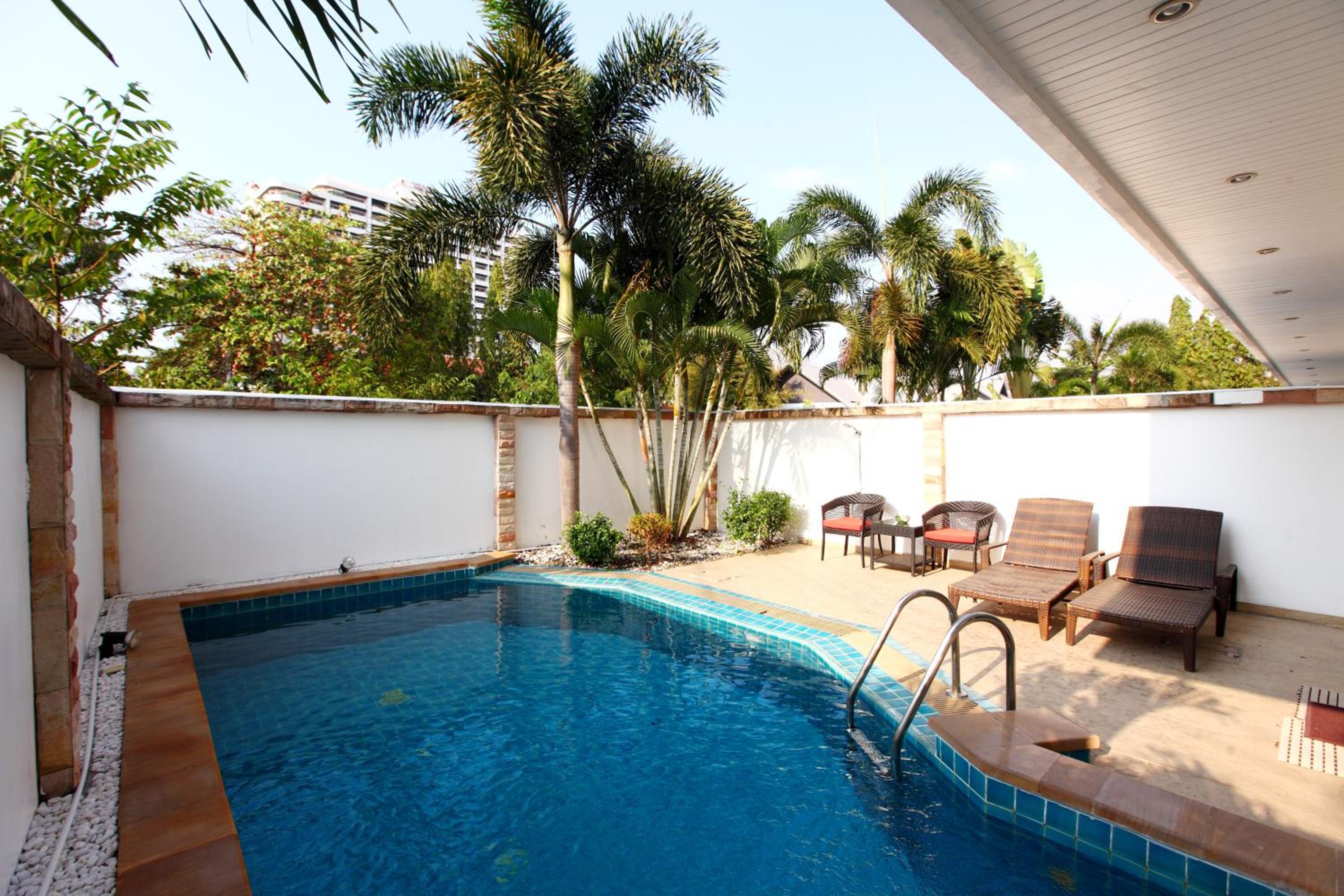 Фото Tabaluga Pool Villa Hotel