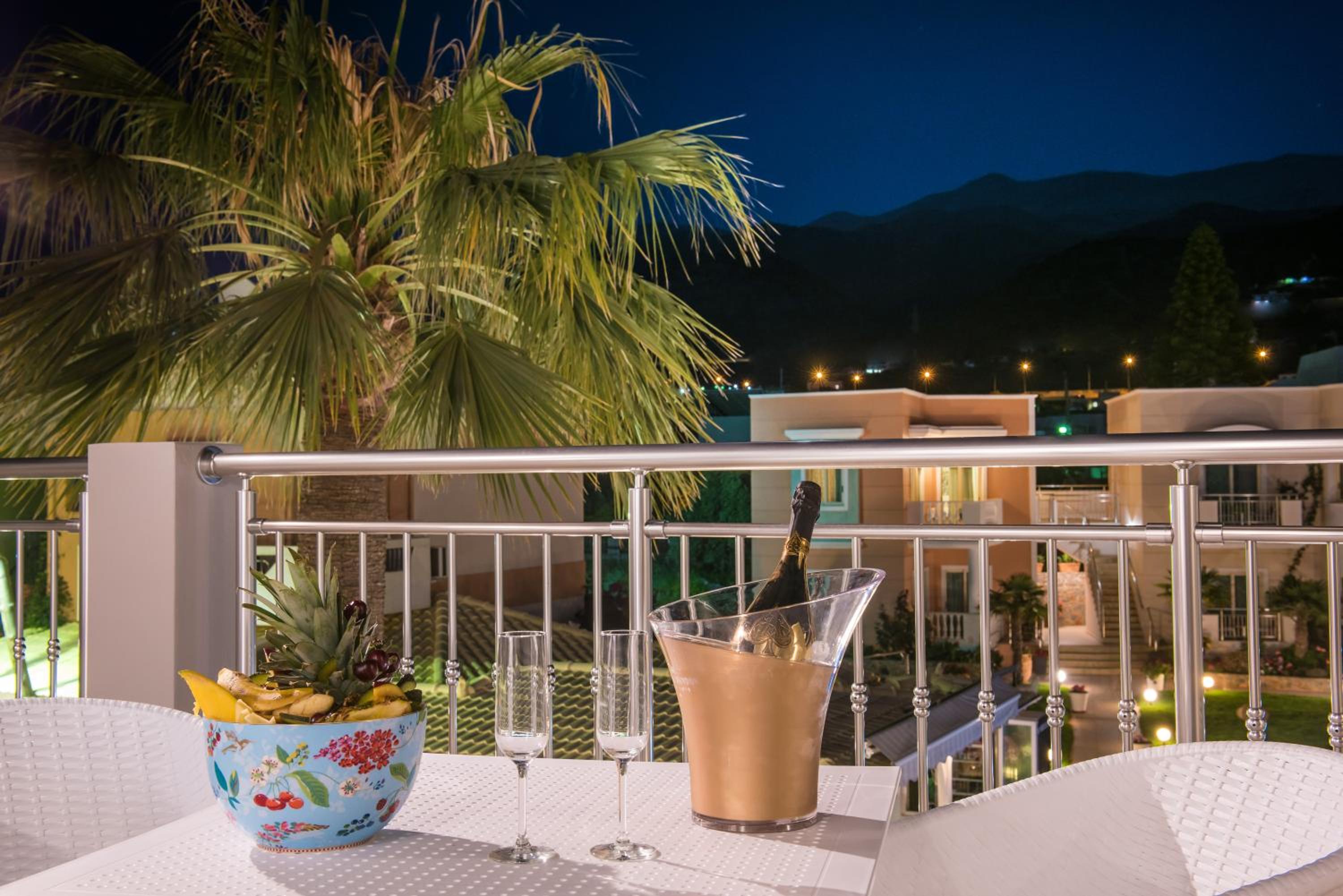 Фото Sarpidon Apartments