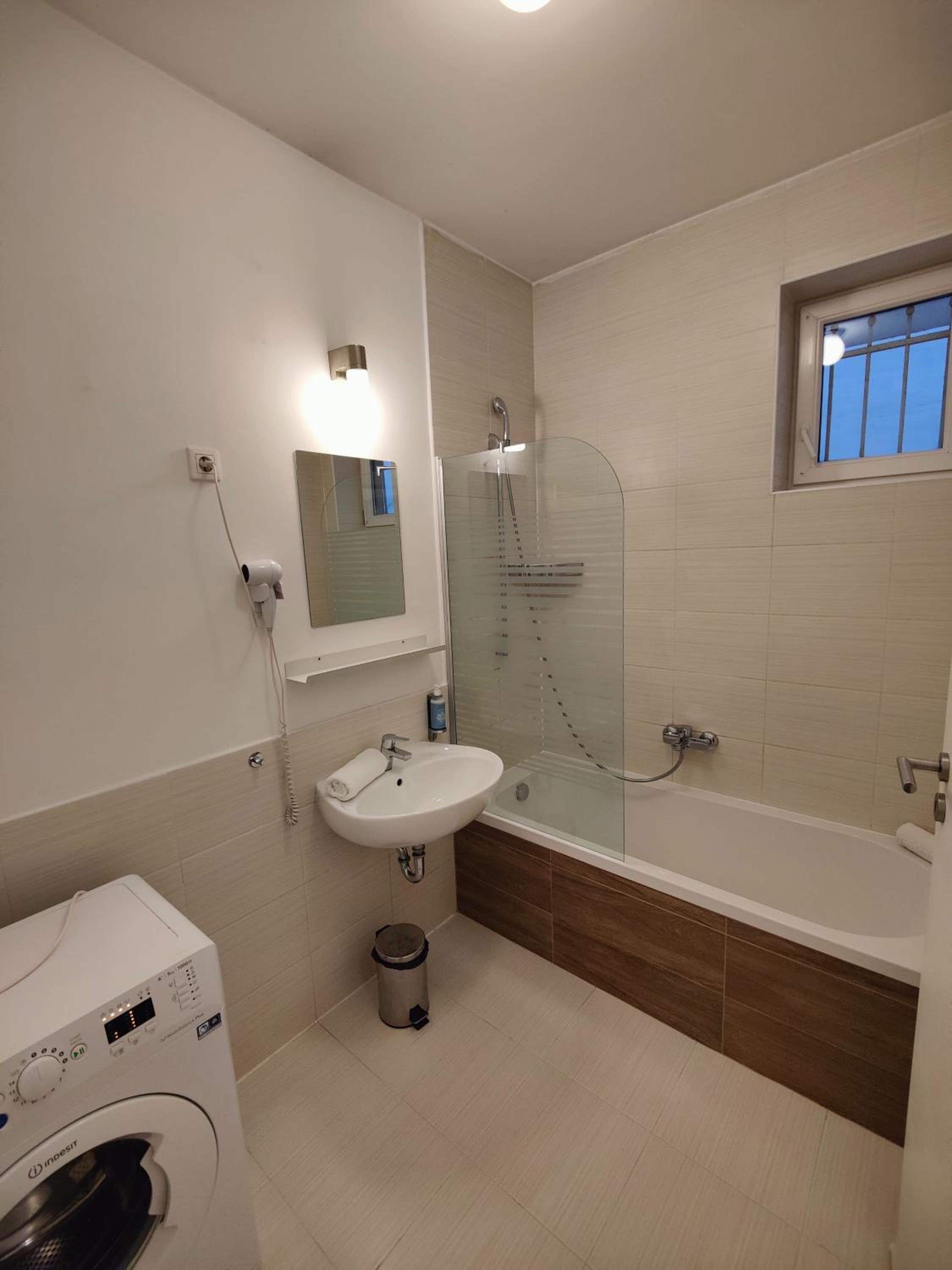 Фото Corvin Plaza Apartments and Suites