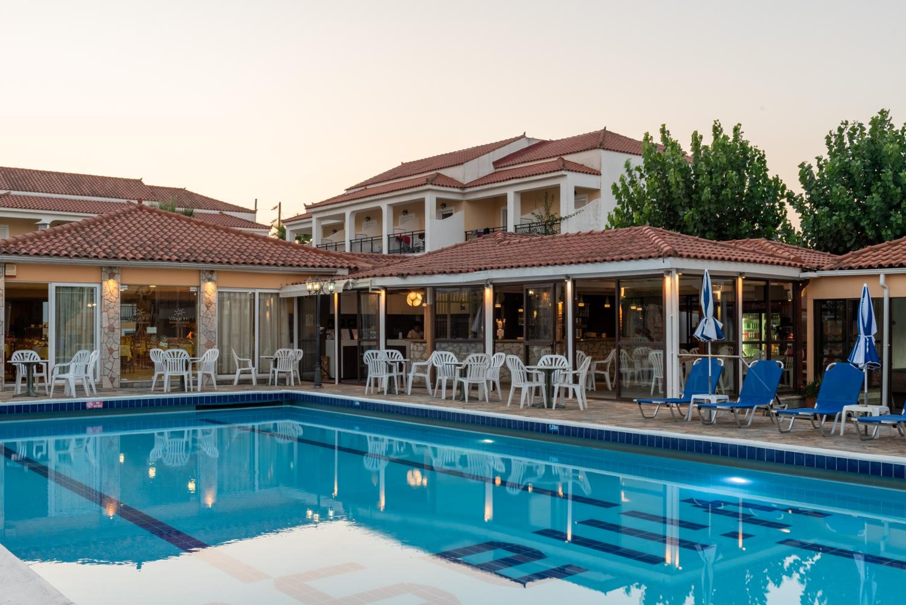 Фото Village Inn Studios & Family Apartments