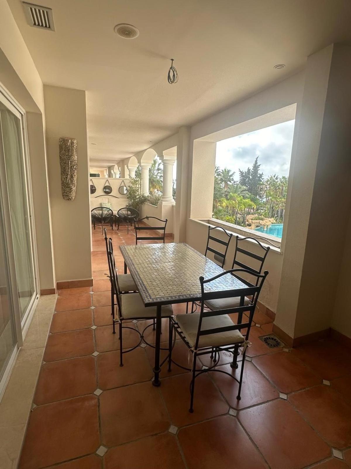 Фото Apartamentos Guadalpin Boutique