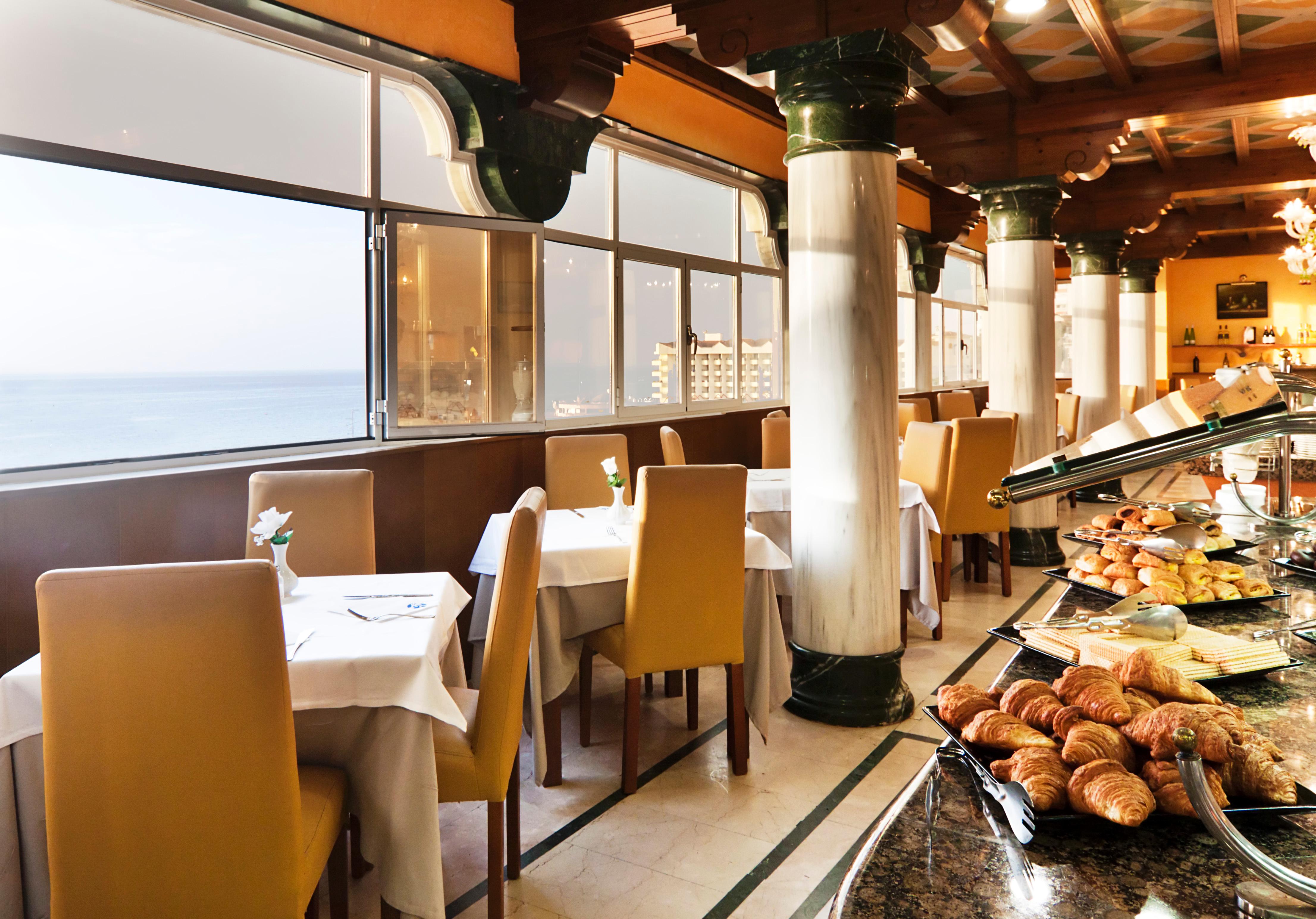 Фото Hotel Fénix Torremolinos - Adults Only Recommended