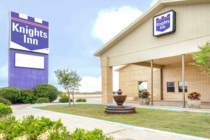 Гостиница Knights Inn Slaton