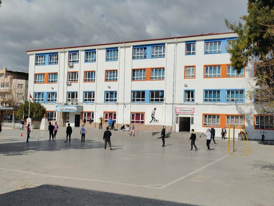School Gazi Middle School, Izmir, photo