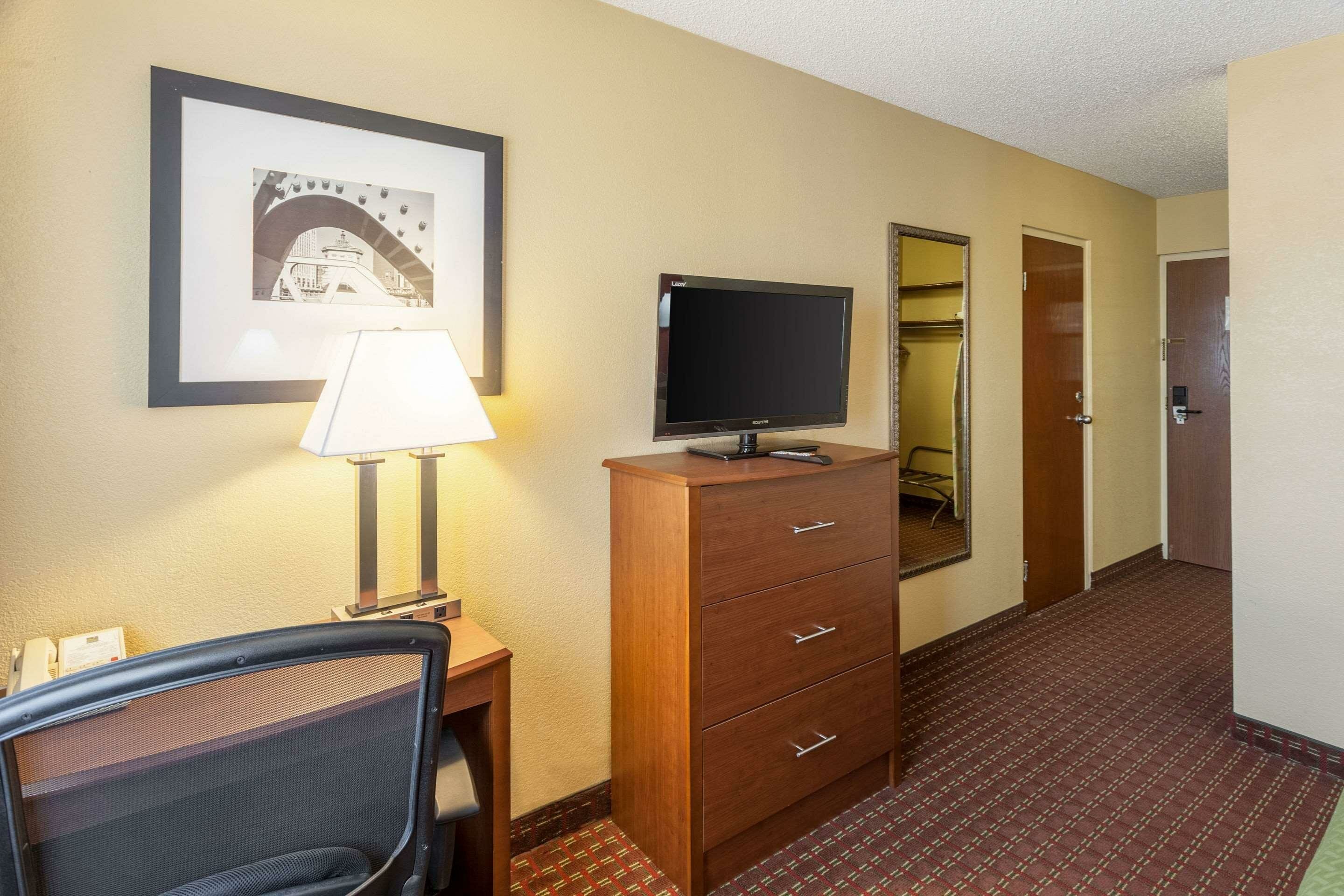 Фото Quality Inn & Suites