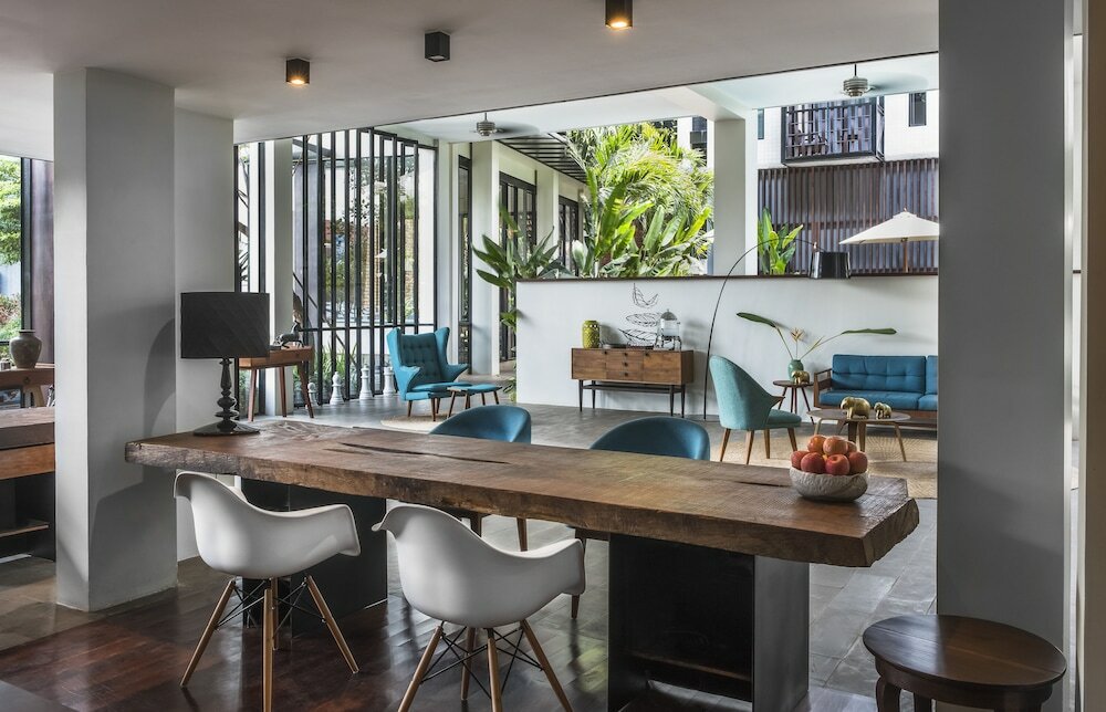 Фото The Aviary Hotel