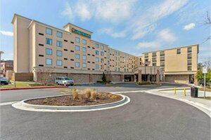 Гостиница La Quinta Inn & Suites by Wyndham Salisbury