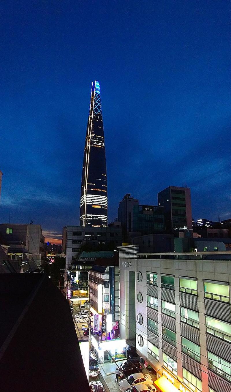 Фото LotteTower Rainbow House