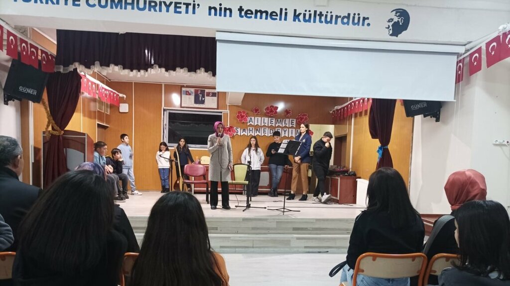 School Cacabey Middle School, Kirsehir, photo