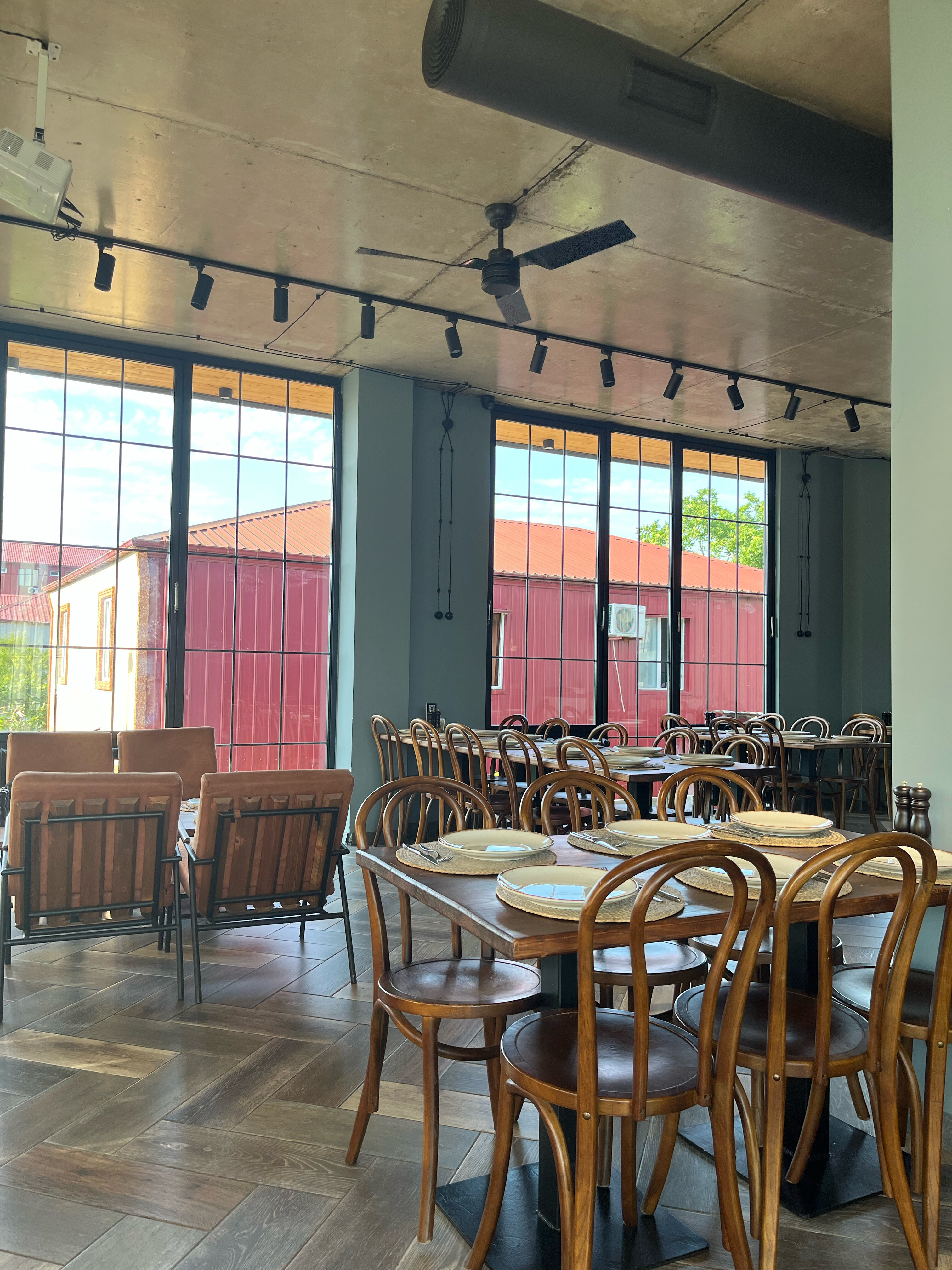 Фото Level Up Hotel & Restaurant