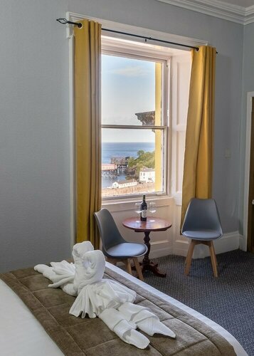 Гостиница Royal Lion Hotel в Тенби