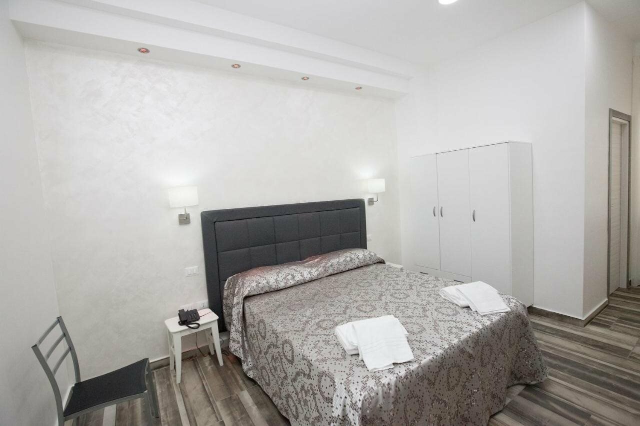 Фото Napoli Garibaldi Square